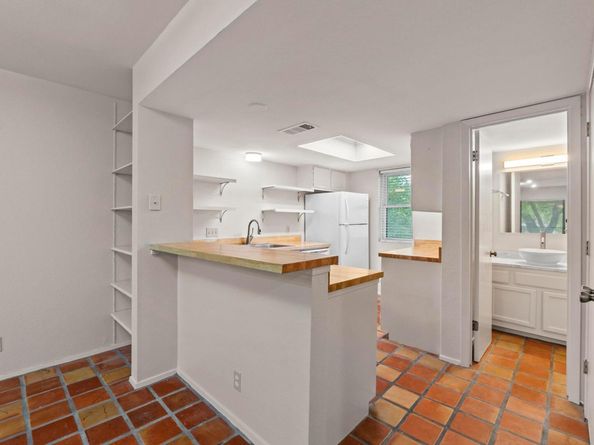 1135 Barton Hills DR 240, Austin TX 78704