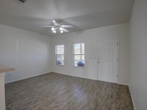1102 E 3rd ST, Georgetown TX 78626