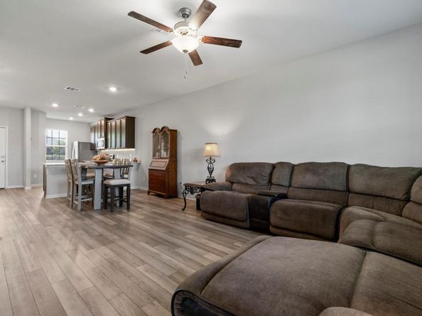 212 Star Spangled DR, Liberty Hill TX 78642