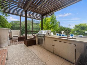 1900 Barton Springs RD 5015, Austin TX 78704
