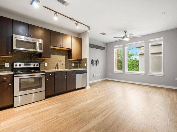 1900 Barton Springs RD 5015, Austin TX 78704