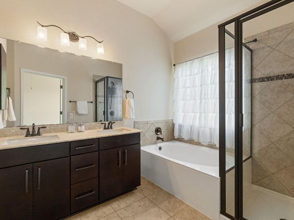 120 Briar Park DR, Georgetown TX 78626