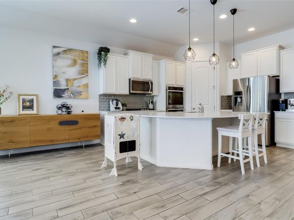 612 Acadia BND, Cedar Park TX 78613