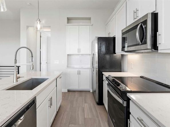 12001 Vista Parke DR 702, Austin TX 78726