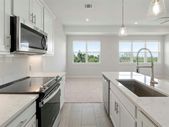 12001 Vista Parke DR 702, Austin TX 78726