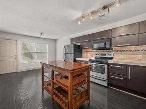 1101 Grove BLVD 206, Austin TX 78741