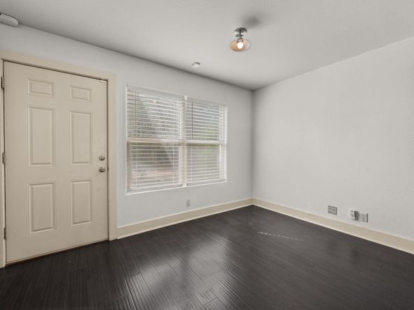1101 Grove BLVD 206, Austin TX 78741