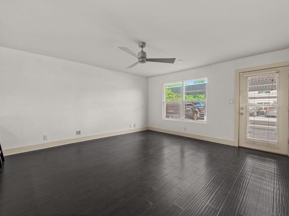 1101 Grove BLVD 206, Austin TX 78741