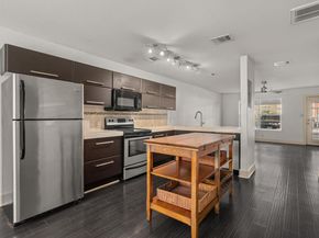 1101 Grove BLVD 206, Austin TX 78741