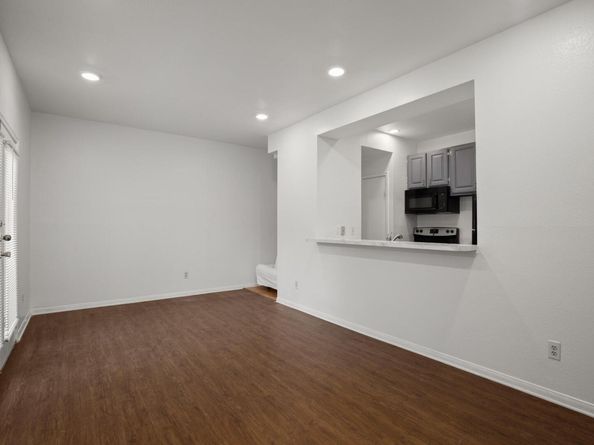 914 W 22nd 1/2 ST 304, Austin TX 78705