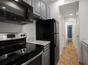 914 W 22nd 1/2 ST 304, Austin TX 78705
