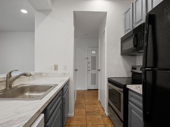 914 W 22nd 1/2 ST