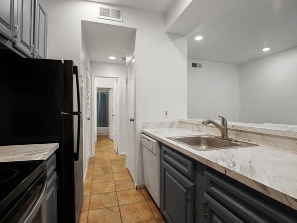 914 W 22nd 1/2 ST 304, Austin TX 78705