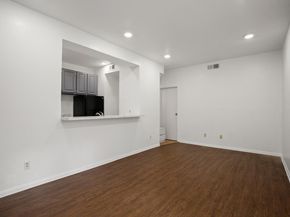 914 W 22nd 1/2 ST 304, Austin TX 78705