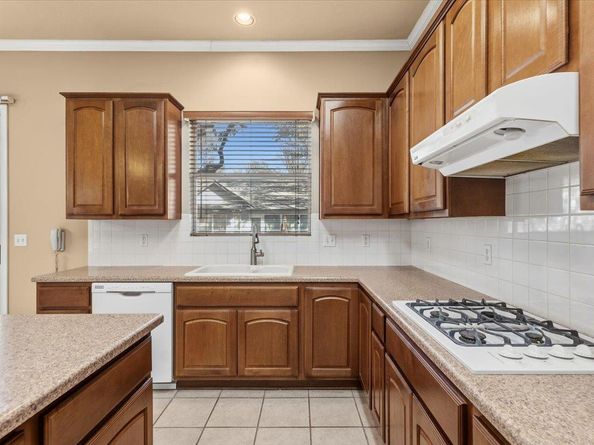 211 Whispering Wind DR, Georgetown TX 78633