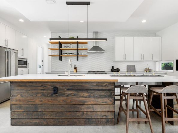 2700 E 12th ST, Austin TX 78702