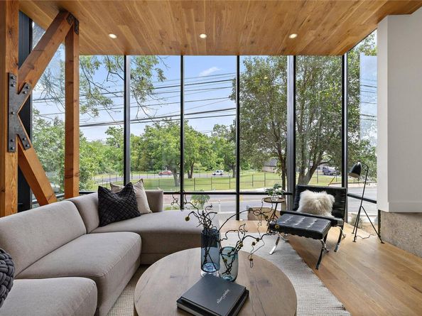 2700 E 12th ST, Austin TX 78702