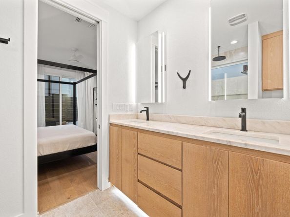 2104 E 2nd ST 1, Austin TX 78702