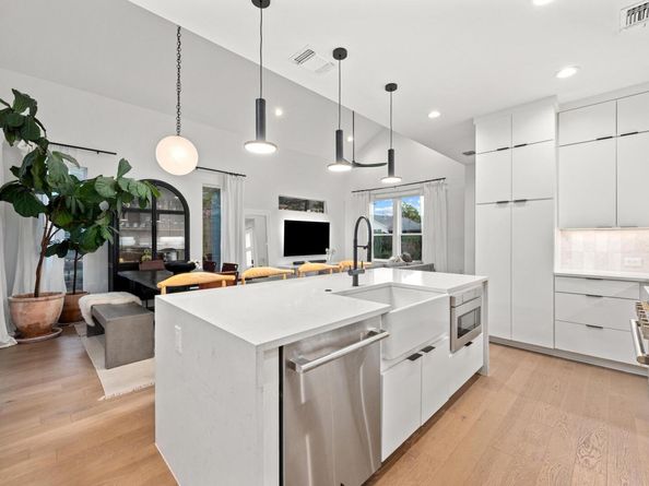 2104 E 2nd ST 1, Austin TX 78702