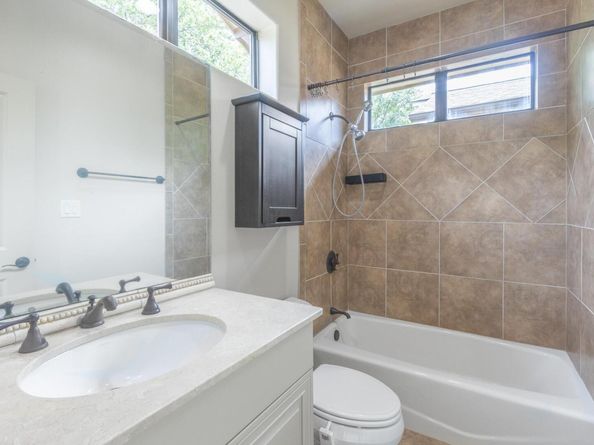 2310 Thornton RD A, Austin TX 78704