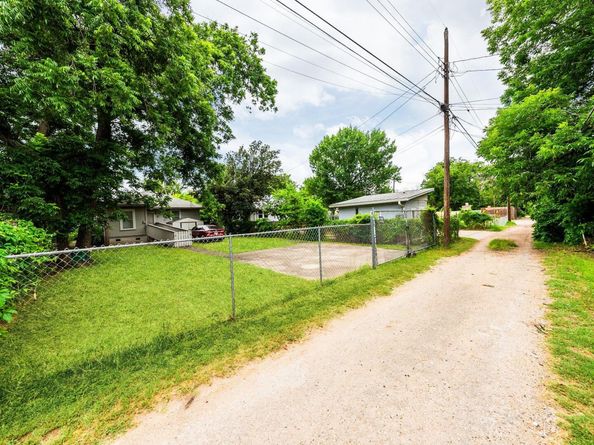 2032 E Cesar Chavez ST, Austin TX 78702