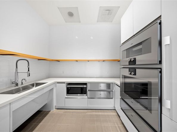 313 W 17th ST 1702, Austin TX 78701