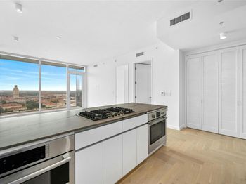 313 W 17th ST