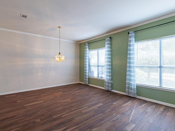 133 Crystal Springs DR, Georgetown TX 78633