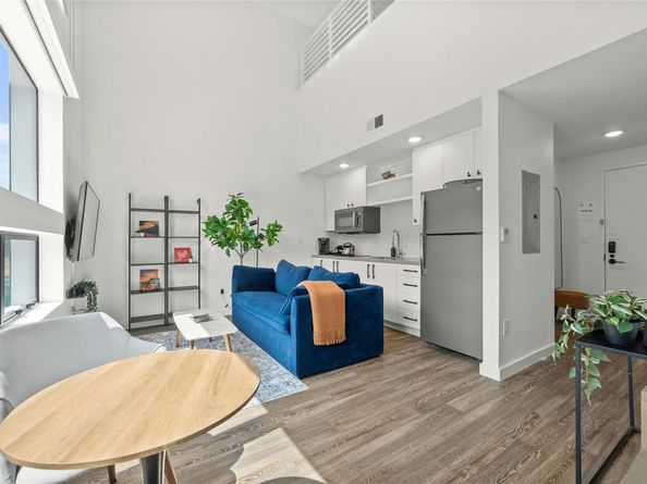 49 Navasota ST 214, Austin TX 78702
