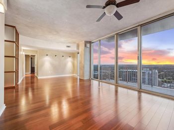 360 Nueces ST