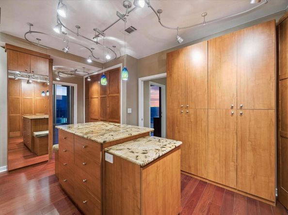 360 Nueces ST 3504, Austin TX 78701