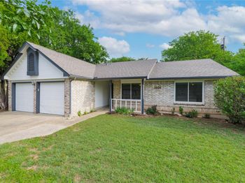 1404 Troy LN