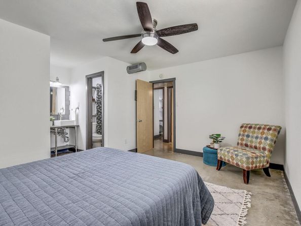 2124 Burton DR 164, Austin TX 78741