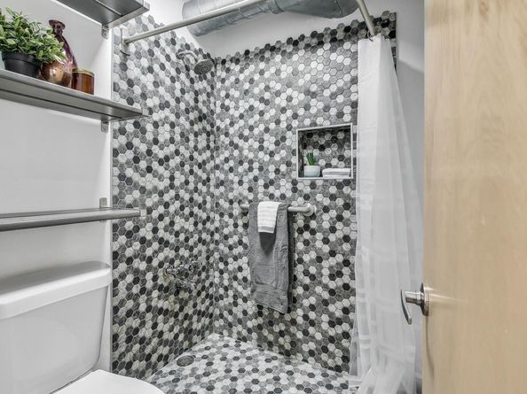 2124 Burton DR 164, Austin TX 78741