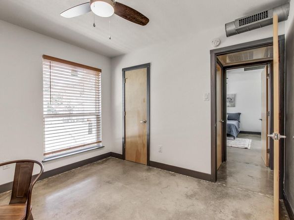 2124 Burton DR 164, Austin TX 78741