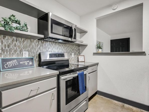 2124 Burton DR 164, Austin TX 78741