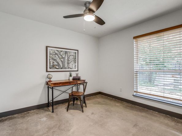 2124 Burton DR 164, Austin TX 78741