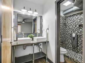 2124 Burton DR 164, Austin TX 78741