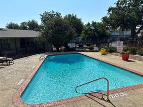 2124 Burton DR 164, Austin TX 78741