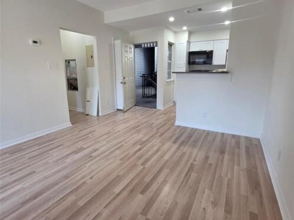 3111 Tom Green ST 207, Austin TX 78705