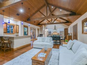 409 Venture BLVD S, Point Venture TX 78645