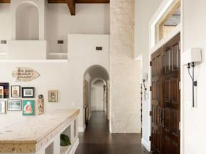 11 Ehrlich RD, Austin TX 78746