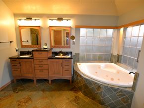 8402 East Copper Lakes Dr, Houston TX 77095