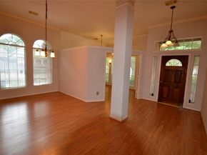 8402 East Copper Lakes Dr, Houston TX 77095