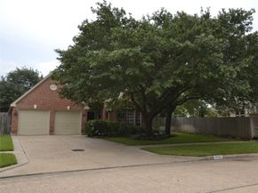 8402 East Copper Lakes Dr, Houston TX 77095
