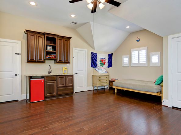 31 E Breezy Way, The Woodlands TX 77380