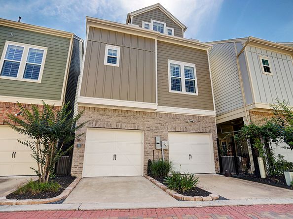 31 E Breezy Way, The Woodlands TX 77380