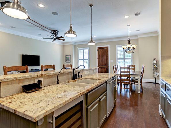 31 E Breezy Way, The Woodlands TX 77380