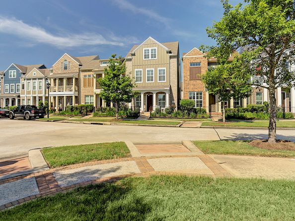 31 E Breezy Way, The Woodlands TX 77380