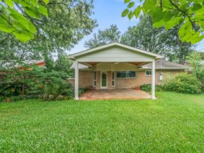 6918 Pine Grove Drive, Houston TX 77092